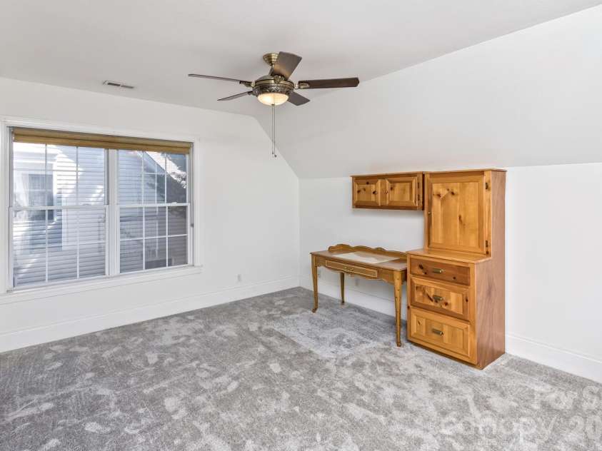 105 Willow Oak Drive, Asheville, NC 28805.  MLS# CAR4432872, YatesRealty ID 55959. 