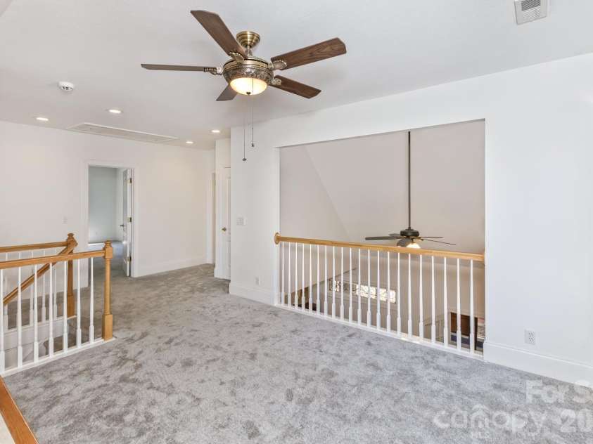 105 Willow Oak Drive, Asheville, NC 28805.  MLS# CAR4432872, YatesRealty ID 55959. 