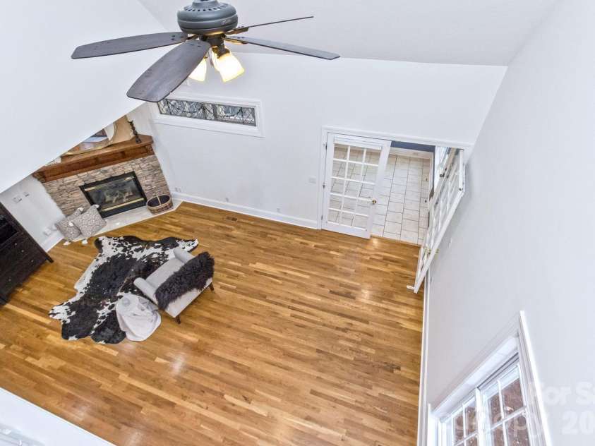 105 Willow Oak Drive, Asheville, NC 28805.  MLS# CAR4432872, YatesRealty ID 55959. 