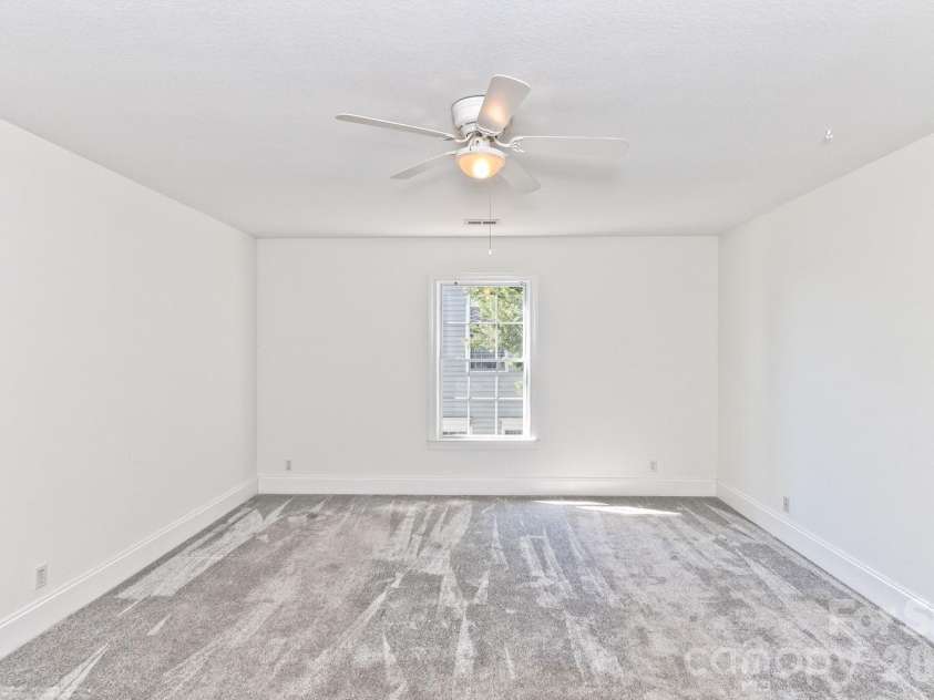 105 Willow Oak Drive, Asheville, NC 28805.  MLS# CAR4432872, YatesRealty ID 55959. 