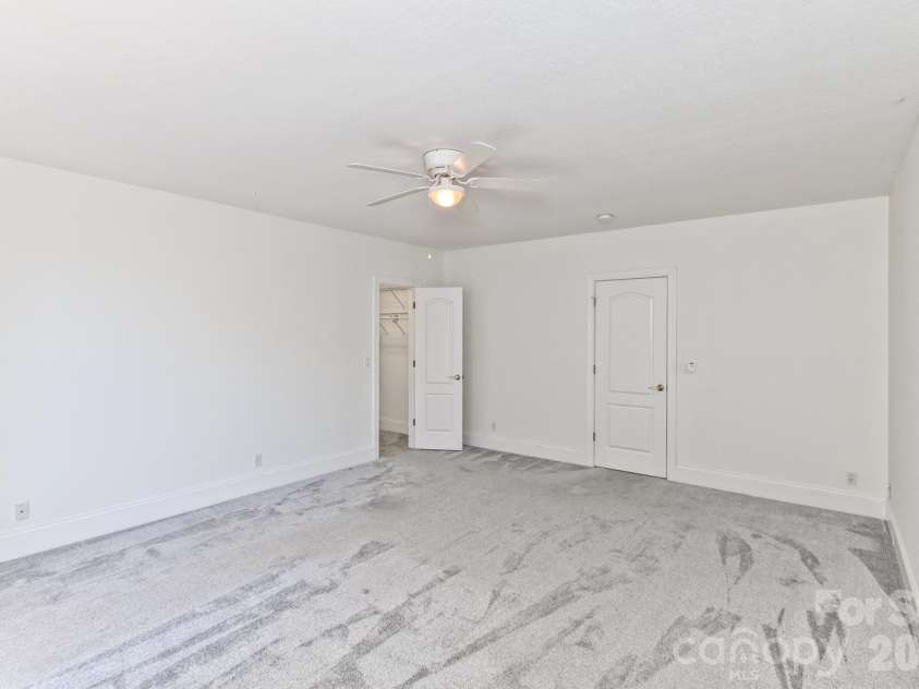 105 Willow Oak Drive, Asheville, NC 28805.  MLS# CAR4432872, YatesRealty ID 55959. 