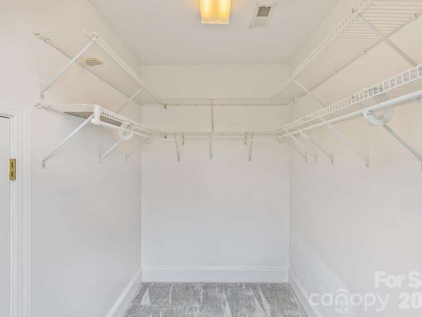 105 Willow Oak Drive, Asheville, NC 28805.  MLS# CAR4432872, YatesRealty ID 55959. 