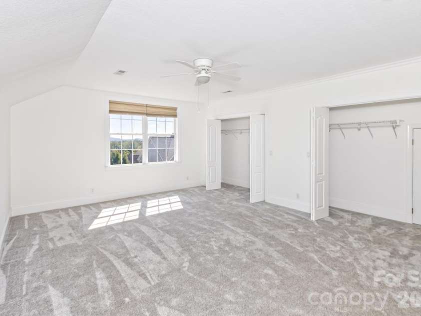 105 Willow Oak Drive, Asheville, NC 28805.  MLS# CAR4432872, YatesRealty ID 55959. 