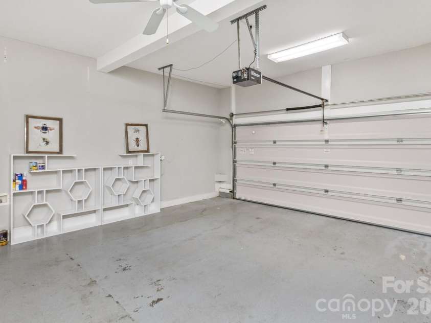 105 Willow Oak Drive, Asheville, NC 28805.  MLS# CAR4432872, YatesRealty ID 55959. 