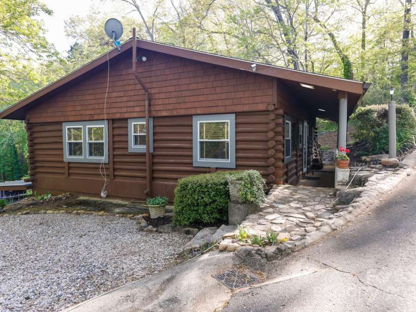 118 Rock Point Road, Lake Lure, NC 28746.  MLS# CAR4246050, YatesRealty ID 5596. 