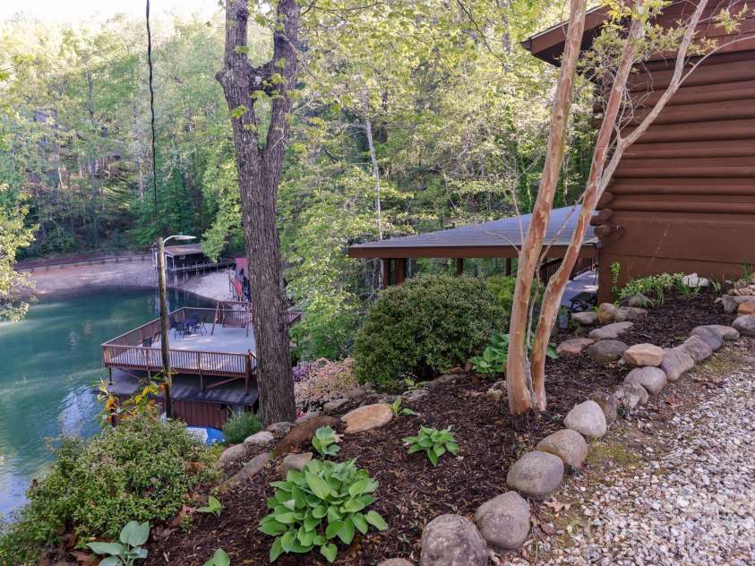 118 Rock Point Road, Lake Lure, NC 28746.  MLS# CAR4246050, YatesRealty ID 5596. 