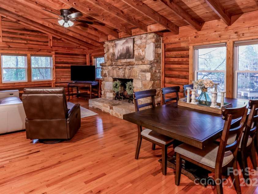 118 Rock Point Road, Lake Lure, NC 28746.  MLS# CAR4246050, YatesRealty ID 5596. 