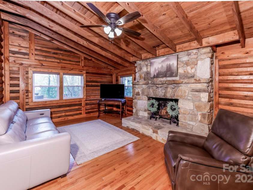 118 Rock Point Road, Lake Lure, NC 28746.  MLS# CAR4246050, YatesRealty ID 5596. 