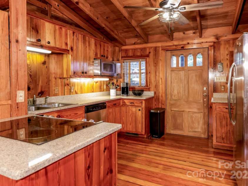 118 Rock Point Road, Lake Lure, NC 28746.  MLS# CAR4246050, YatesRealty ID 5596. 