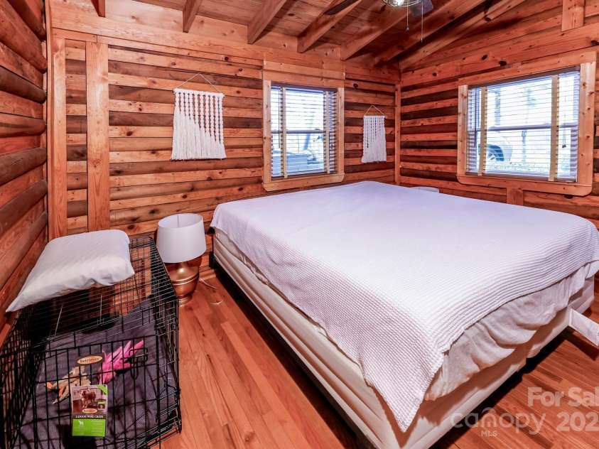 118 Rock Point Road, Lake Lure, NC 28746.  MLS# CAR4246050, YatesRealty ID 5596. 