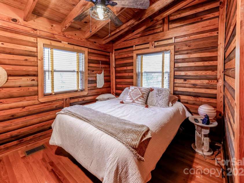 118 Rock Point Road, Lake Lure, NC 28746.  MLS# CAR4246050, YatesRealty ID 5596. 