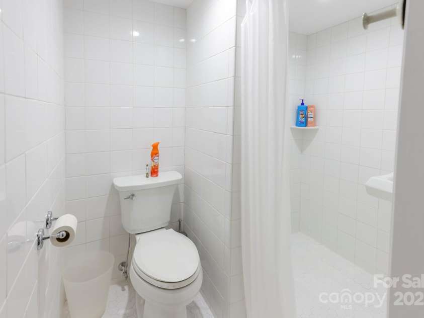 118 Rock Point Road, Lake Lure, NC 28746.  MLS# CAR4246050, YatesRealty ID 5596. 