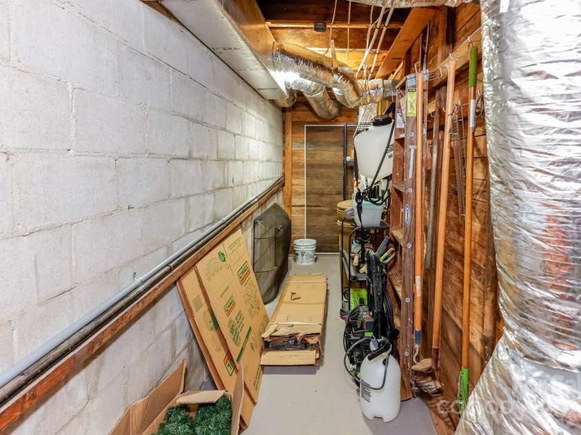 118 Rock Point Road, Lake Lure, NC 28746.  MLS# CAR4246050, YatesRealty ID 5596. 