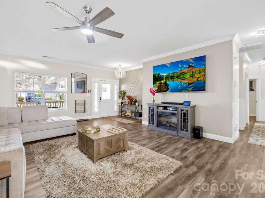 6406 Castlewynd Court, Charlotte, NC 28212.  MLS# CAR4350709, YatesRealty ID 5596. 