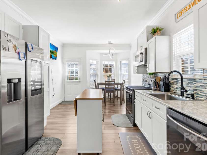 6406 Castlewynd Court, Charlotte, NC 28212.  MLS# CAR4350709, YatesRealty ID 5596. 