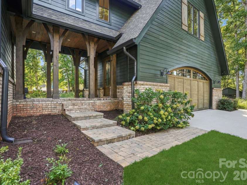 20020 Schooner Drive, Cornelius, NC 28031.  MLS# CAR4424974, YatesRealty ID 55960. 