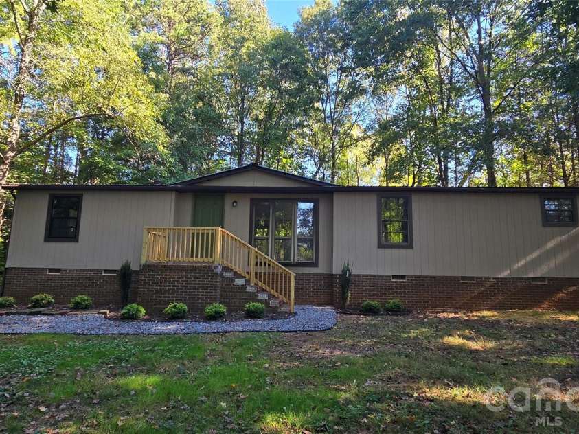 127 Louise Drive, Mooresville, NC 28115.  MLS# CAR4432741, YatesRealty ID 55961. 