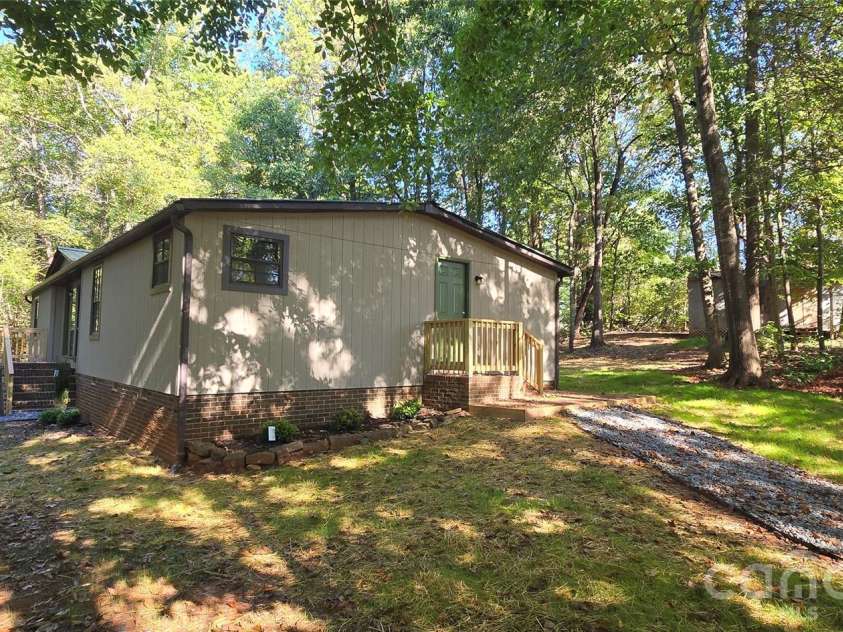127 Louise Drive, Mooresville, NC 28115.  MLS# CAR4432741, YatesRealty ID 55961. 