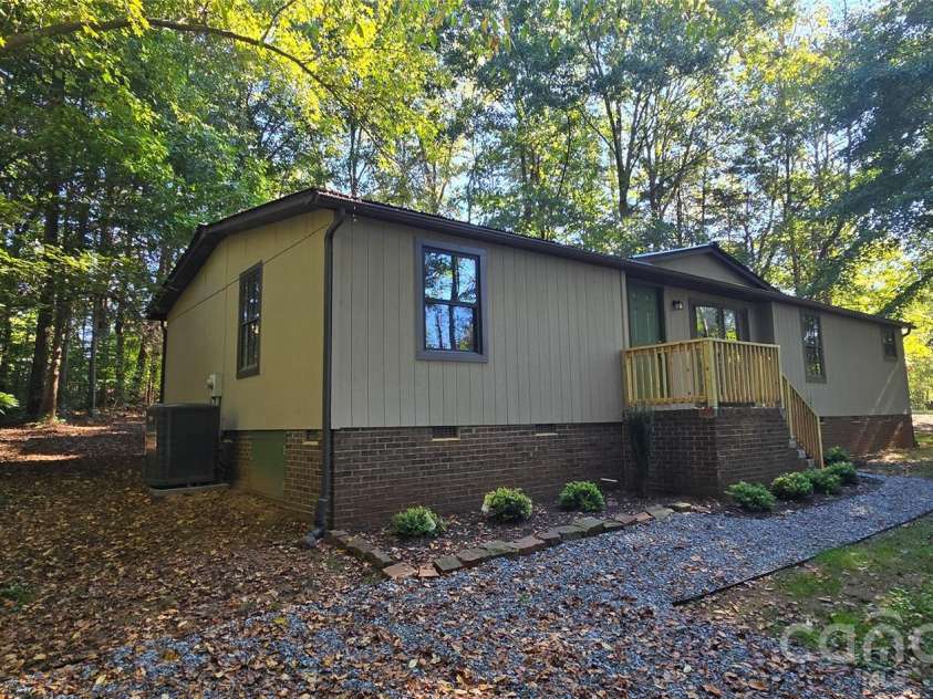 127 Louise Drive, Mooresville, NC 28115.  MLS# CAR4432741, YatesRealty ID 55961. 