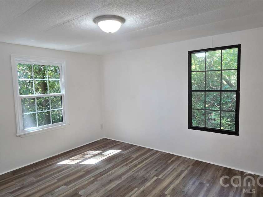 127 Louise Drive, Mooresville, NC 28115.  MLS# CAR4432741, YatesRealty ID 55961. 