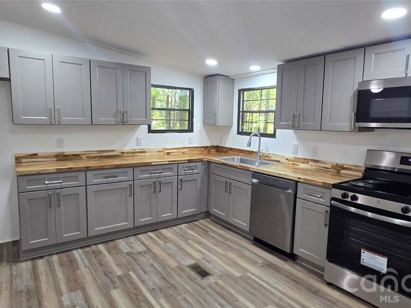 127 Louise Drive, Mooresville, NC 28115.  MLS# CAR4432741, YatesRealty ID 55961. 