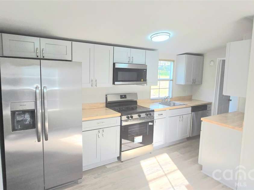 968 Cy Circle, Concord, NC 28025.  MLS# CAR4431895, YatesRealty ID 55968. 