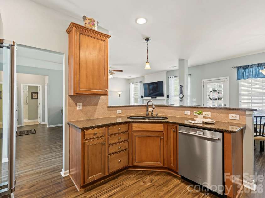10900 Sand River Court, Davidson, NC 28036.  MLS# CAR4433186, YatesRealty ID 55969. 