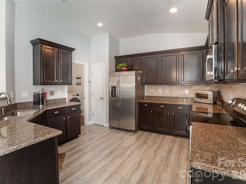 8708 Artesa Mill Lane, Charlotte, NC 28214.  MLS# CAR4352458, YatesRealty ID 5597. 