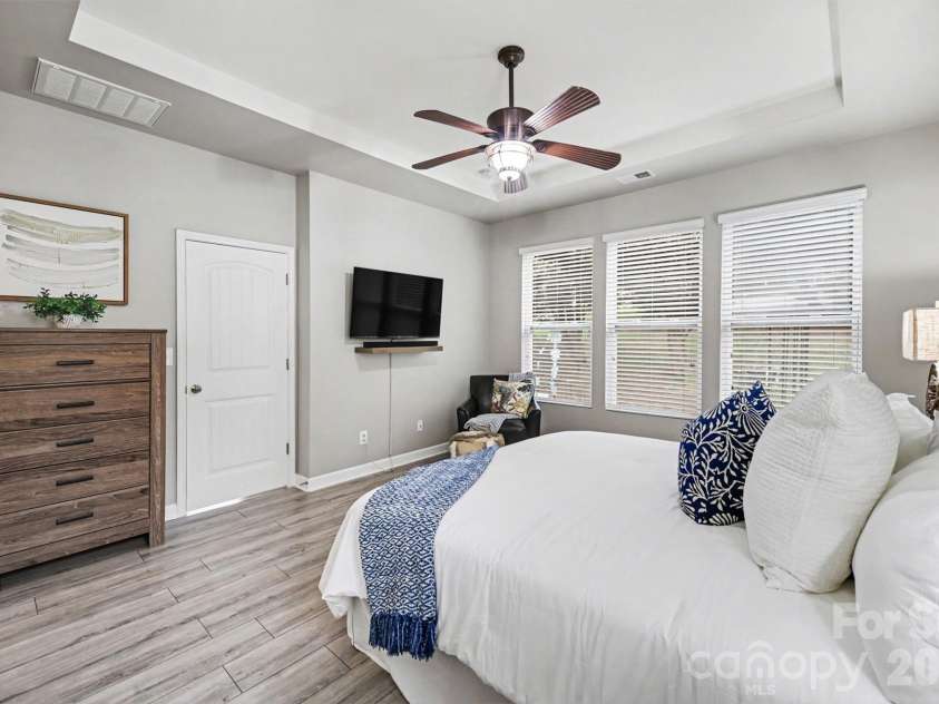 8708 Artesa Mill Lane, Charlotte, NC 28214.  MLS# CAR4352458, YatesRealty ID 5597. 