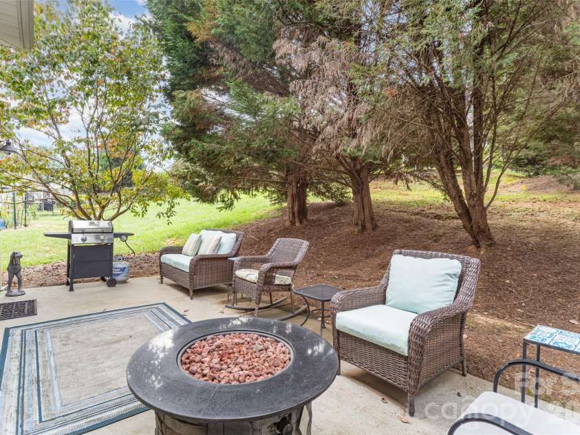 8708 Artesa Mill Lane, Charlotte, NC 28214.  MLS# CAR4352458, YatesRealty ID 5597. 