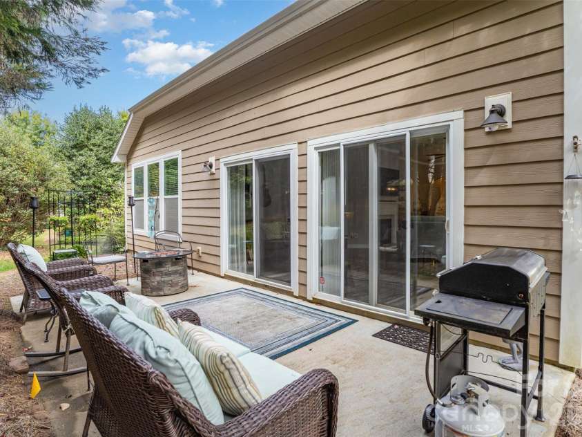 8708 Artesa Mill Lane, Charlotte, NC 28214.  MLS# CAR4352458, YatesRealty ID 5597. 