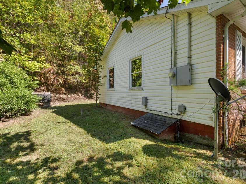 103 Early Deitz Road, Sylva, NC 28779.  MLS# CAR4432954, YatesRealty ID 55971. 