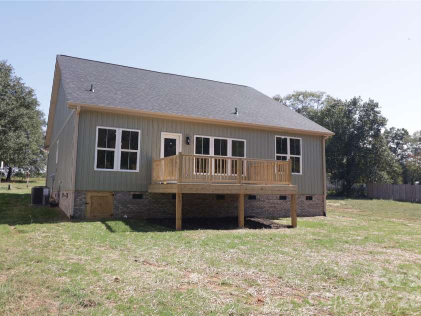103 Hillcrest Street, Shelby, NC 28152.  MLS# CAR4432427, YatesRealty ID 55974. 