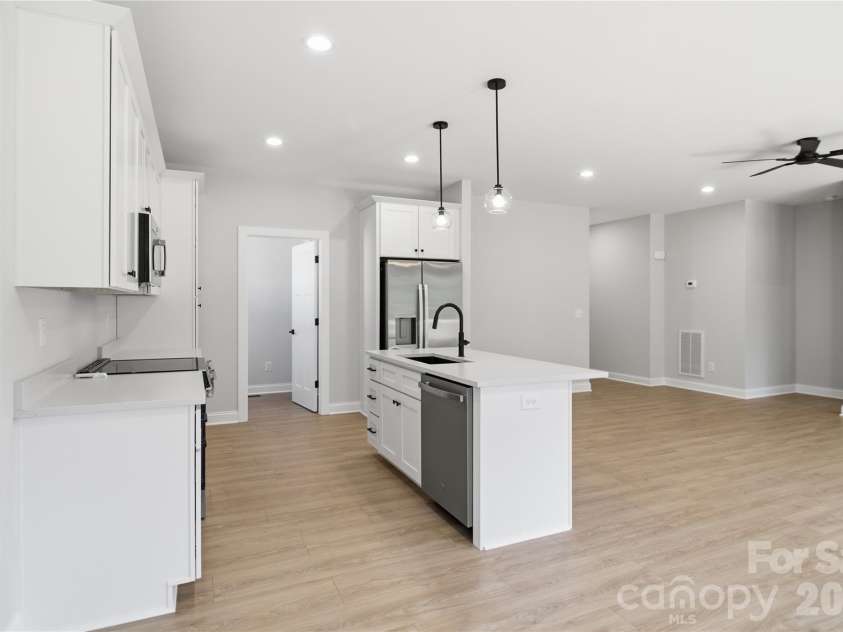 103 Hillcrest Street, Shelby, NC 28152.  MLS# CAR4432427, YatesRealty ID 55974. 