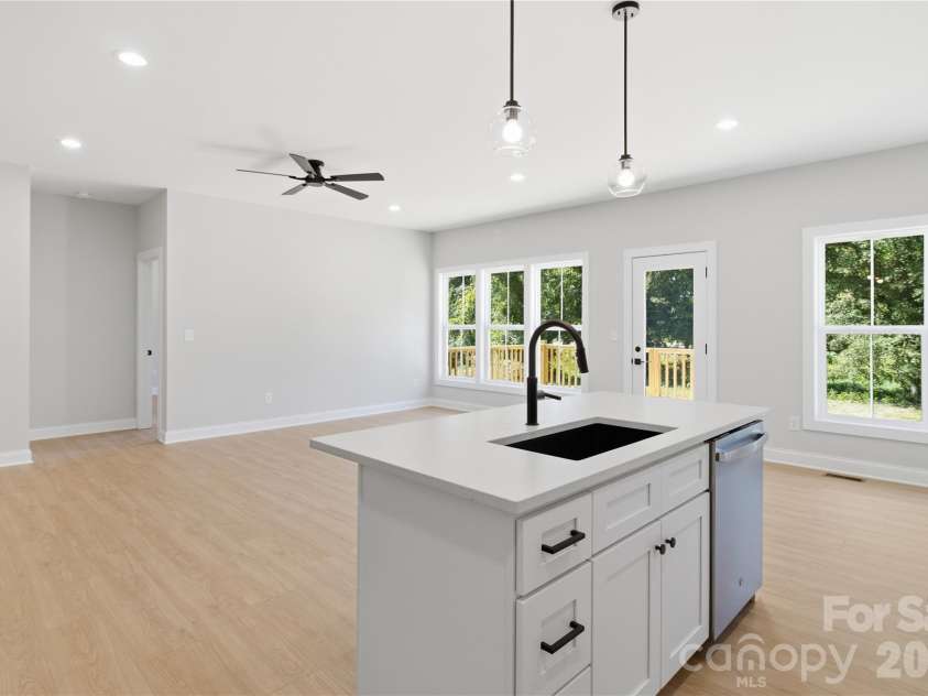 103 Hillcrest Street, Shelby, NC 28152.  MLS# CAR4432427, YatesRealty ID 55974. 
