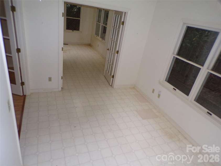 10 Governors Drive, Hendersonville, NC 28791.  MLS# CAR4433249, YatesRealty ID 55977. Den/study/office