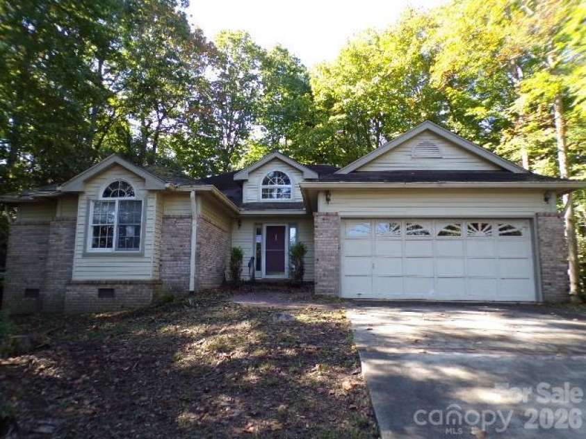 10 Governors Drive, Hendersonville, NC 28791.  MLS# CAR4433249, YatesRealty ID 55977. Front view