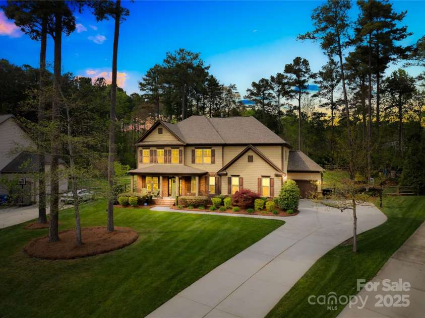 113 Sandy Cove Court, Mooresville, NC 28117.  MLS# CAR4228954, YatesRealty ID 5598. 