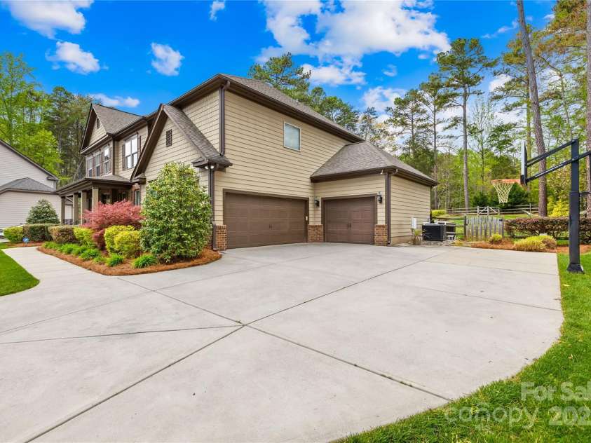 113 Sandy Cove Court, Mooresville, NC 28117.  MLS# CAR4228954, YatesRealty ID 5598. 
