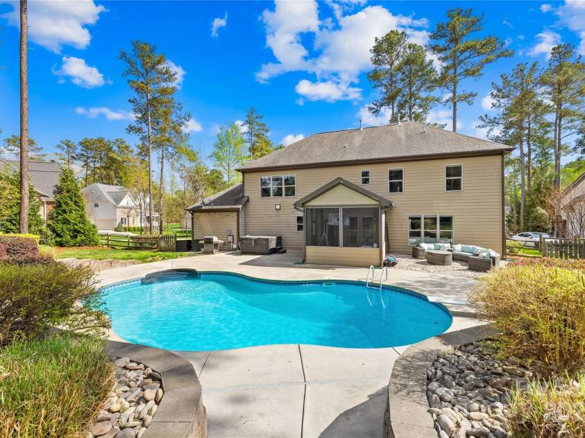 113 Sandy Cove Court, Mooresville, NC 28117.  MLS# CAR4228954, YatesRealty ID 5598. 