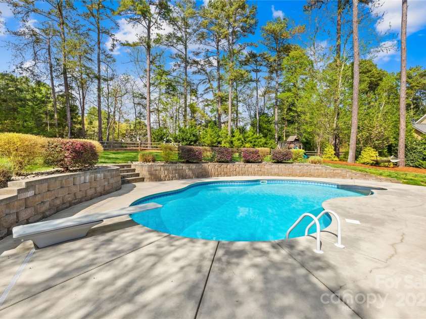 113 Sandy Cove Court, Mooresville, NC 28117.  MLS# CAR4228954, YatesRealty ID 5598. 