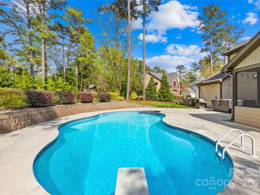 113 Sandy Cove Court, Mooresville, NC 28117.  MLS# CAR4228954, YatesRealty ID 5598. 