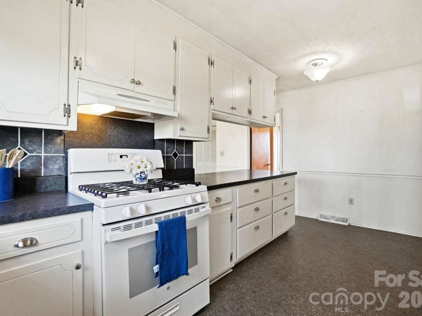 117 Wright Road, Kings Mountain, NC 28086.  MLS# CAR4325051, YatesRealty ID 5598. 