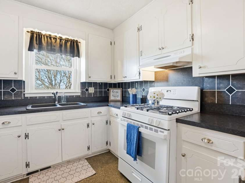 117 Wright Road, Kings Mountain, NC 28086.  MLS# CAR4325051, YatesRealty ID 5598. 
