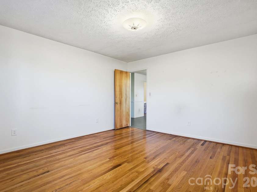 117 Wright Road, Kings Mountain, NC 28086.  MLS# CAR4325051, YatesRealty ID 5598. Front sitting room 