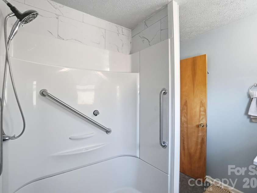 117 Wright Road, Kings Mountain, NC 28086.  MLS# CAR4325051, YatesRealty ID 5598. Full bath  walk in shower 