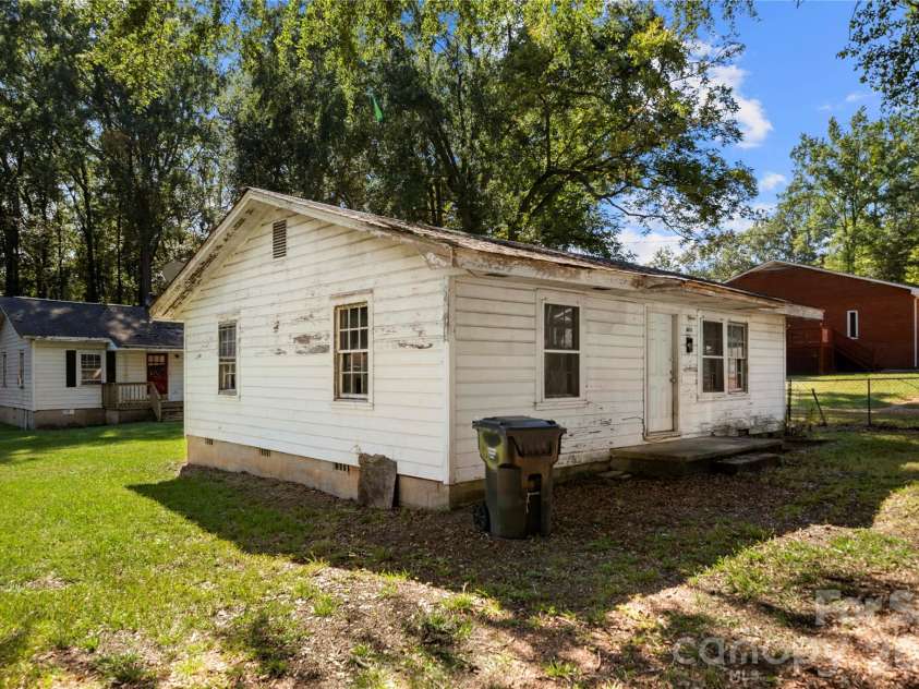 509 Church Street, Dallas, NC 28034.  MLS# CAR4432806, YatesRealty ID 55980. 