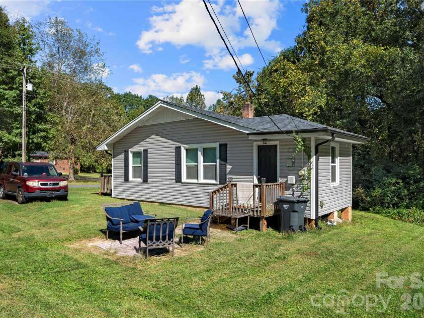 509 Church Street, Dallas, NC 28034.  MLS# CAR4432806, YatesRealty ID 55980. 