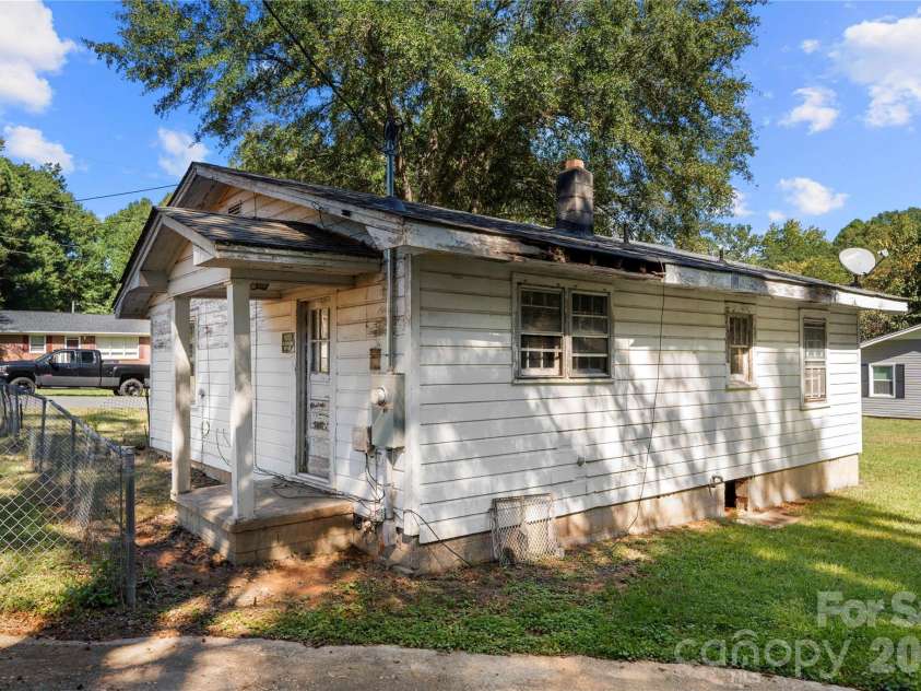 509 Church Street, Dallas, NC 28034.  MLS# CAR4432806, YatesRealty ID 55980. 