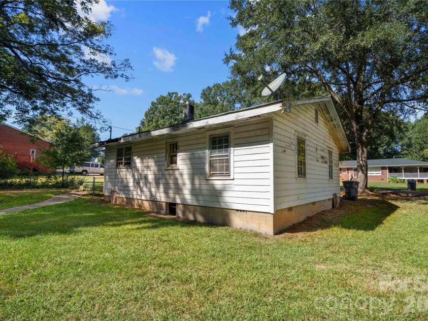 509 Church Street, Dallas, NC 28034.  MLS# CAR4432806, YatesRealty ID 55980. 